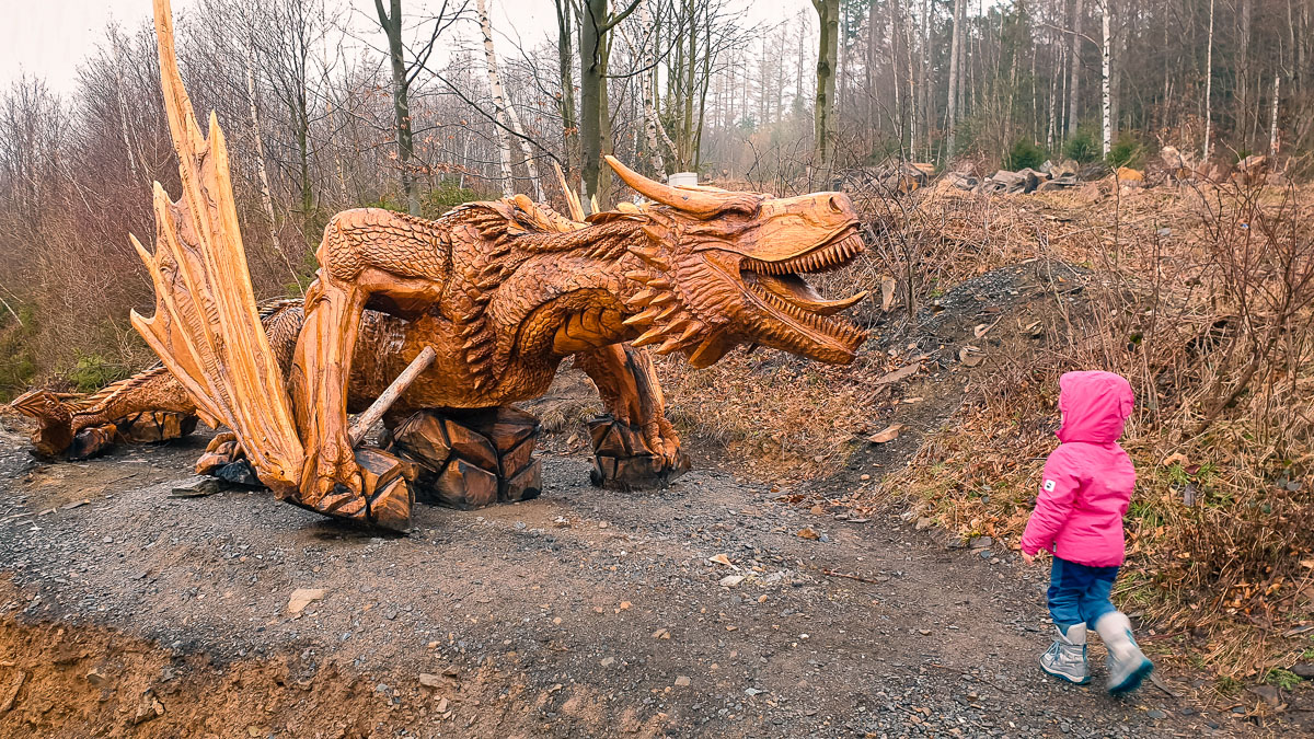 Grandiose Holzfiguren in Blockhausen