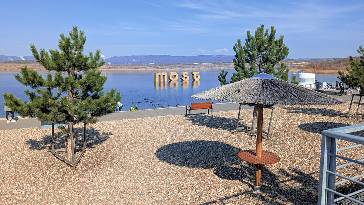 Jezeri Most - Beliebter Badesee mit Rundweg und Gastronomie