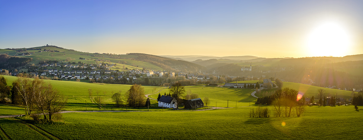 Neuhausen mit Schloss Purschenstein und Schwartenberg