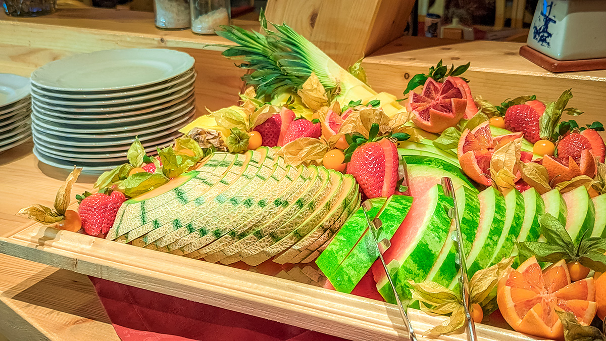 Auch frisches Obst und Nachtisch darf nicht fehlen