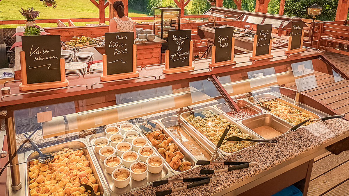 Abendbuffet auf unserer Sommerterrasse