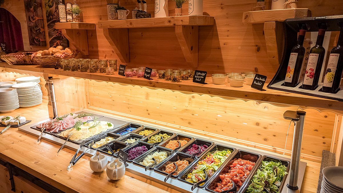 Unser Abendbuffet - Alles mit viel Liebe für Sie zubereitet