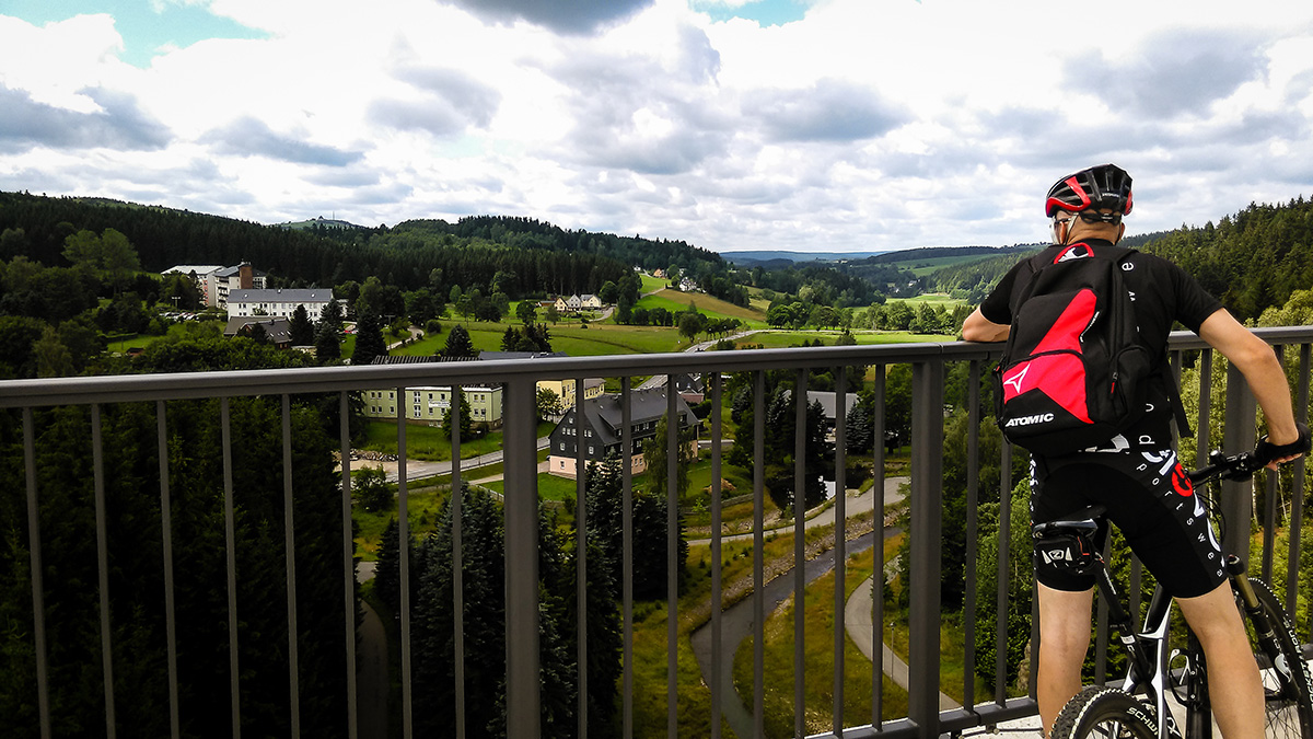 Blick von der Staumauer der Talsperre Rauschenbach