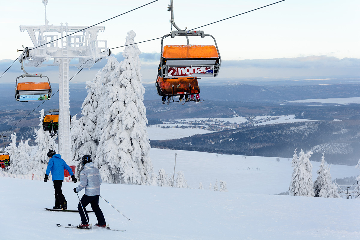 Moderne Alpin-Skigebiete in der Umgebung