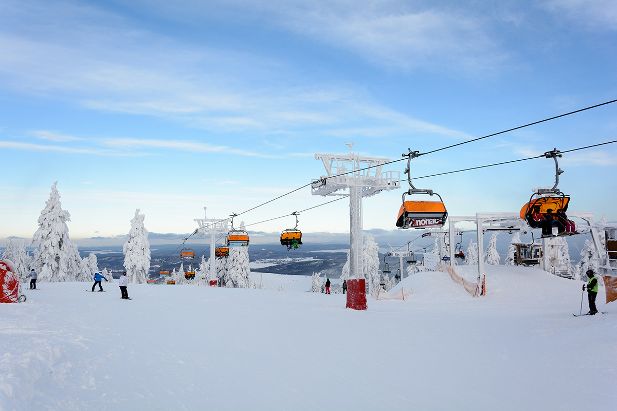 Ein Blick auf das Skiareal in Klinovec am Keilberg