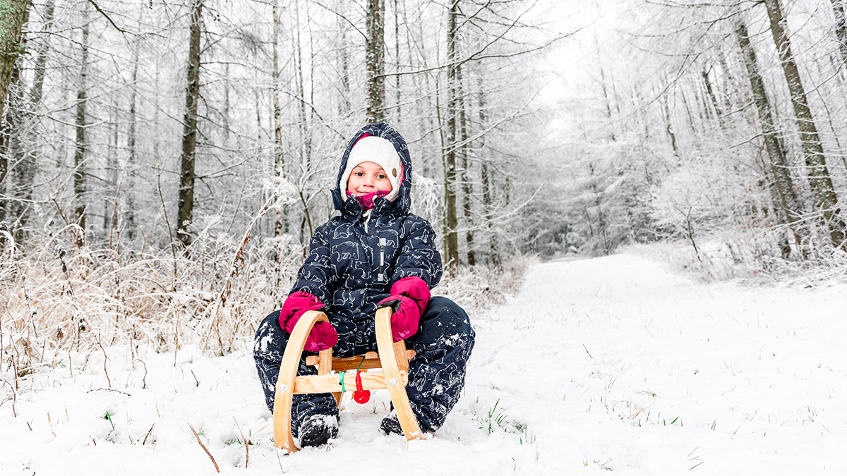 Rodeln an unserem Rodelhang oberhalb vom Hotel